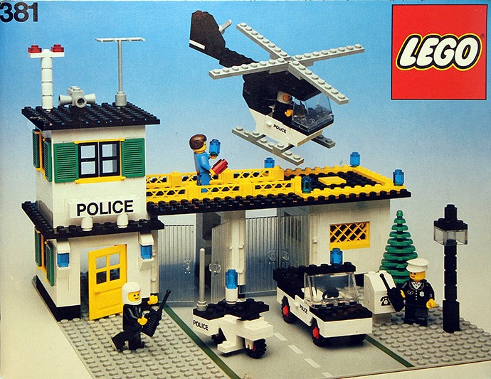 LEGO 381 - Police Headquarters