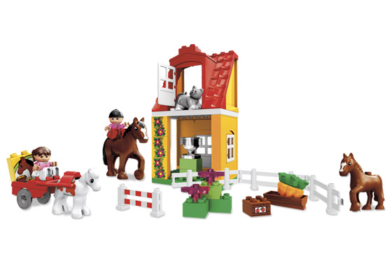 LEGO 4974 - Horse Stables