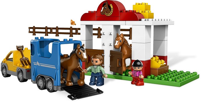 LEGO 5648 - Horse Stables