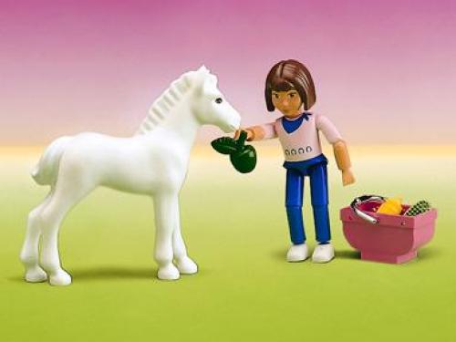 LEGO 5822 - Jennifer and Foal